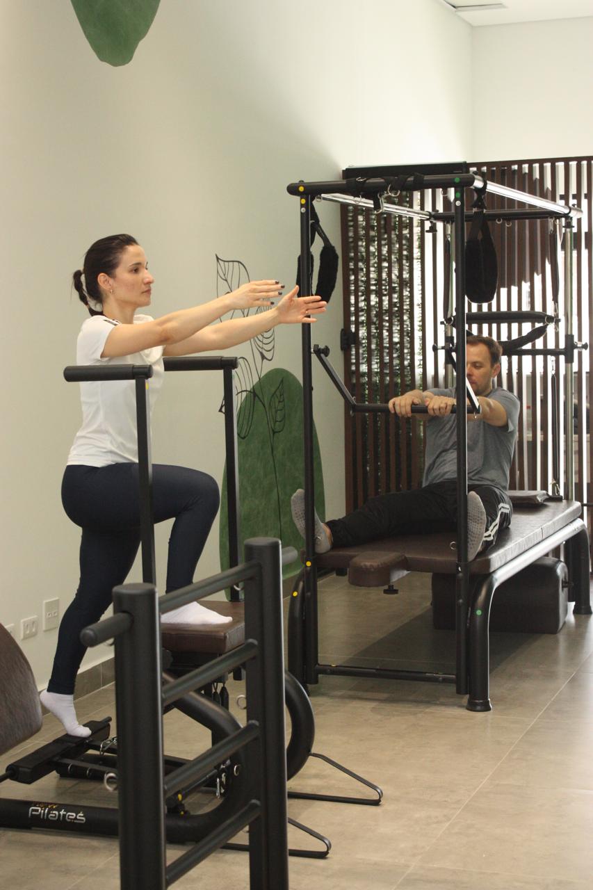 Aula de Pilates em aparelho reformer no estúdio Pilates Nova Era